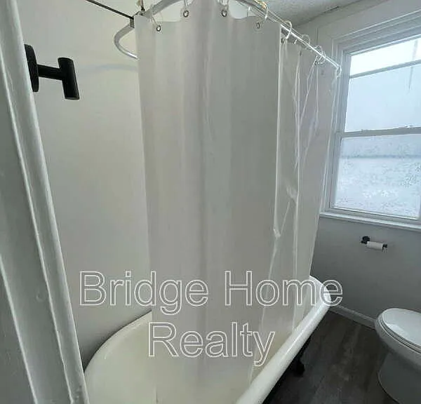 136 S Spring Ave — Photo 36