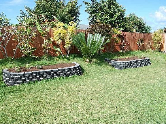 Garden beds, fenced private yard