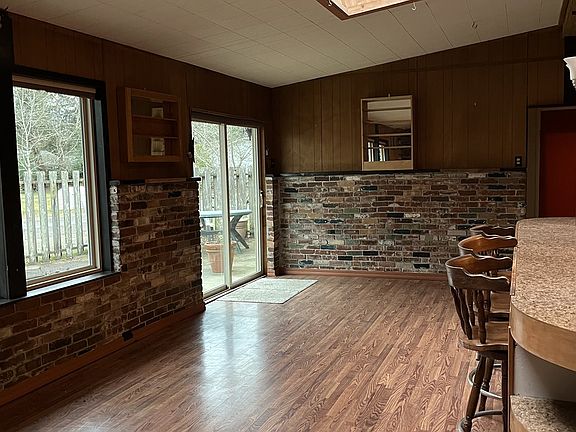 4th image of 1403 282nd St