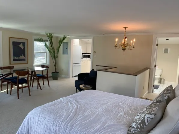 103 Central St #3, Wellesley, MA 02482