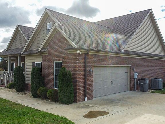 2nd image of 1002 Maxton Park Ln