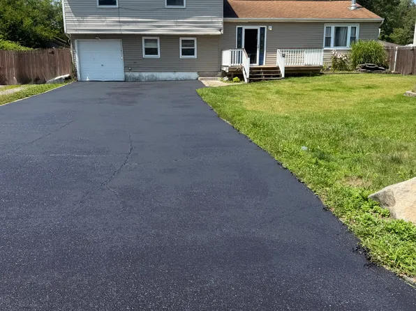 (undisclosed Address), Bay Shore, NY 11706