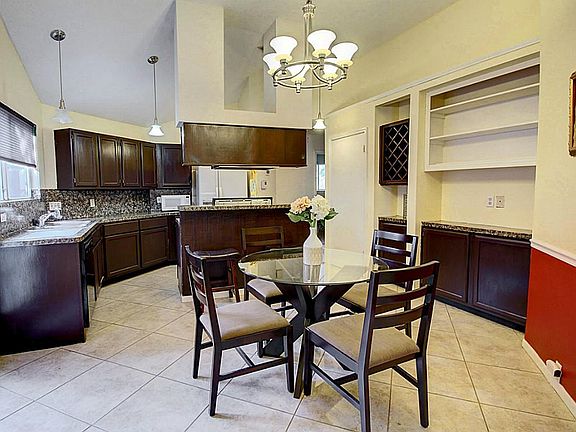5th image of 6606 Pleasant Stream Dr