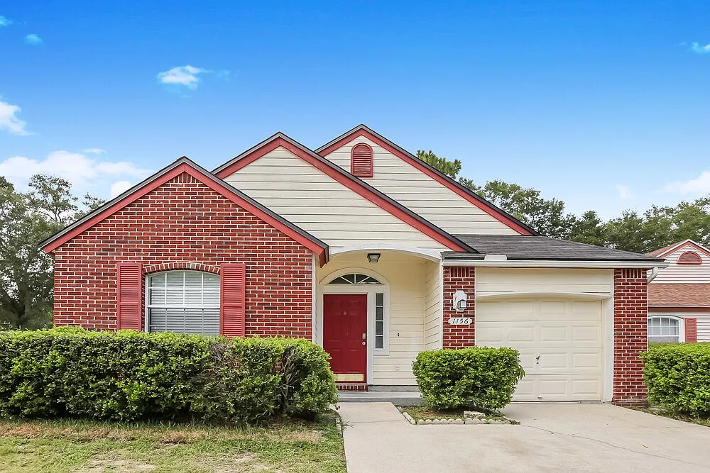 3 bed, 2.0 bath, 1382 sqft, $2,055 — Photo 1