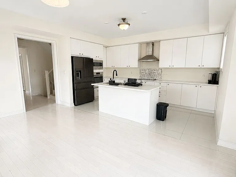 218 Dougall Ave — Photo 7