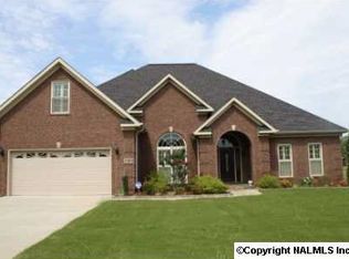 2203 Queenston Ct, Decatur, AL 35603