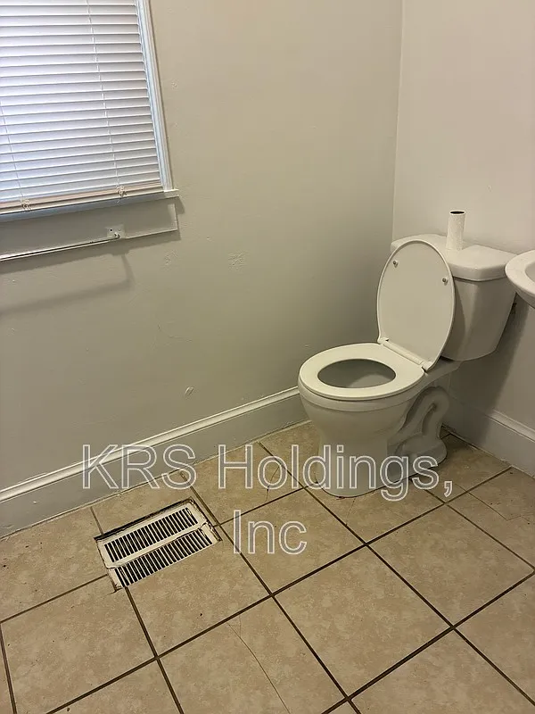 2 bed, 1.0 bath, $1,110 — Photo 4