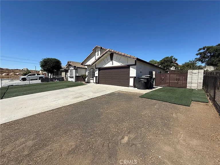834 Shana Ct — Photo 7