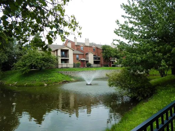 2034 N Rand Rd APT 210, Palatine, IL 60074