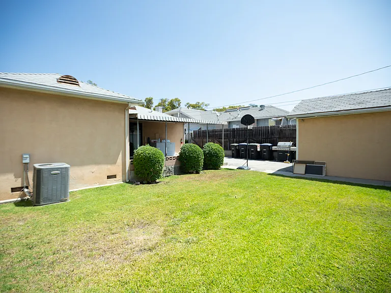 452 W Wilson Ave — Photo 28