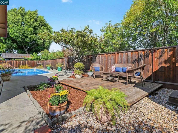 340 Greenway Dr, Martinez, CA 94553