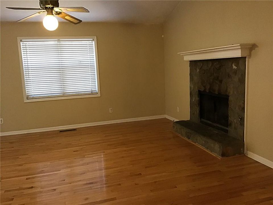 2nd image of 3965 Willow Ridge Rd