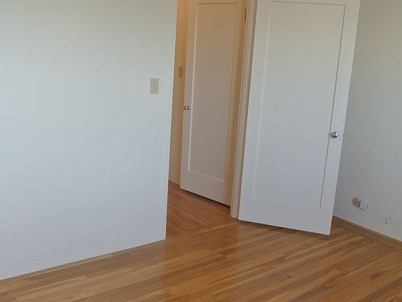 2nd image of 5-165 Belleview Dr APT 5