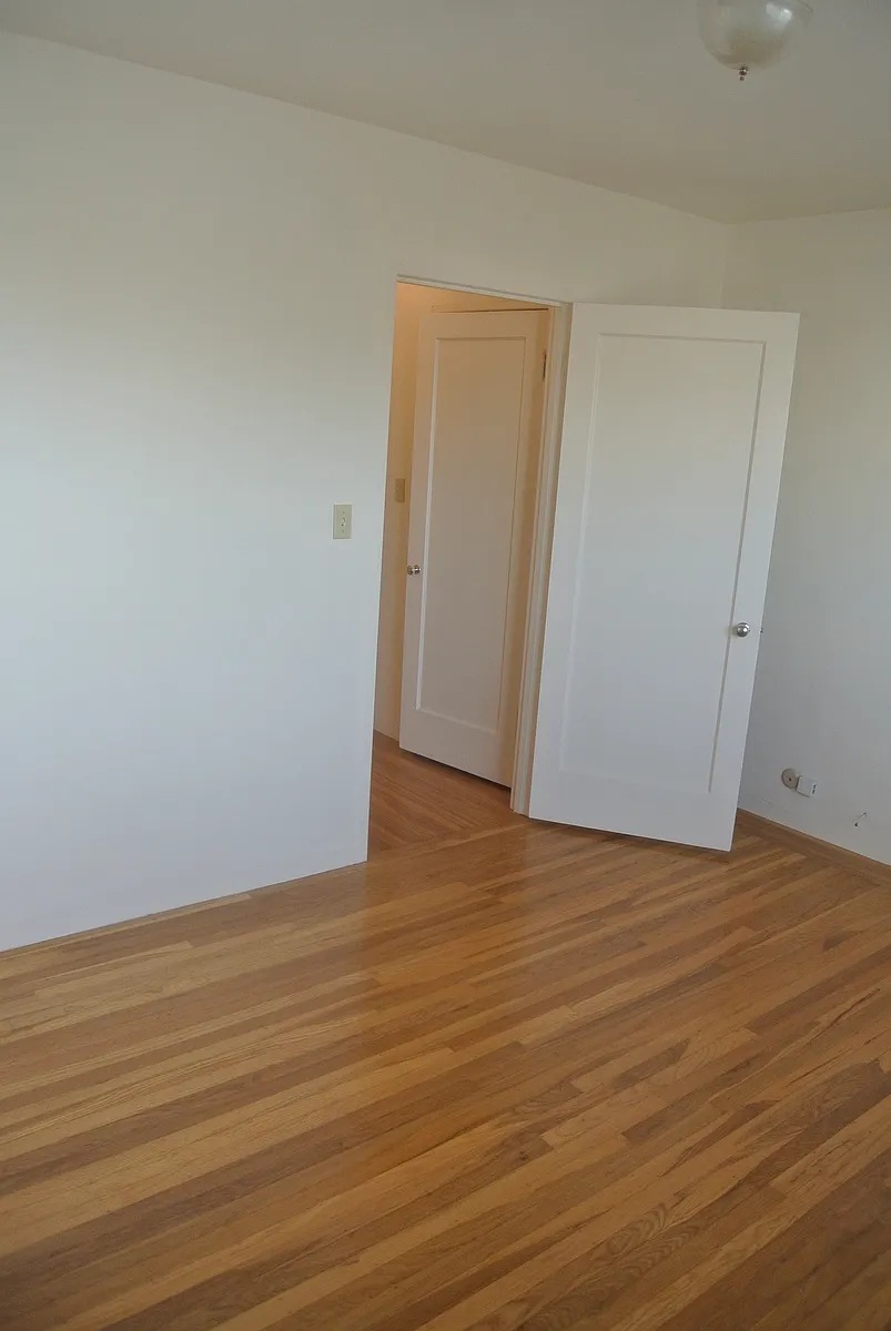 Building Photo - 5-165 Belleview Dr #5