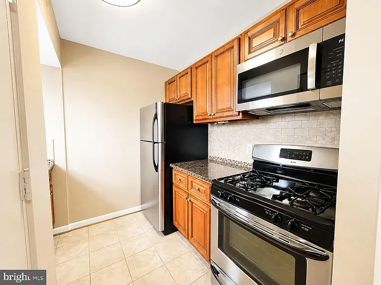 430 N Armistead St #303 — Photo 9