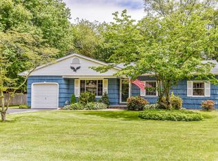 11 Dumond Pl, Coram, NY 11727