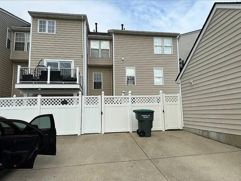 7821 Heaton Way — Photo 19