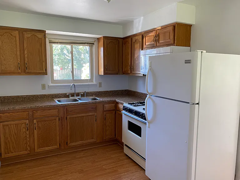 417 Brown Ave — Photo 2