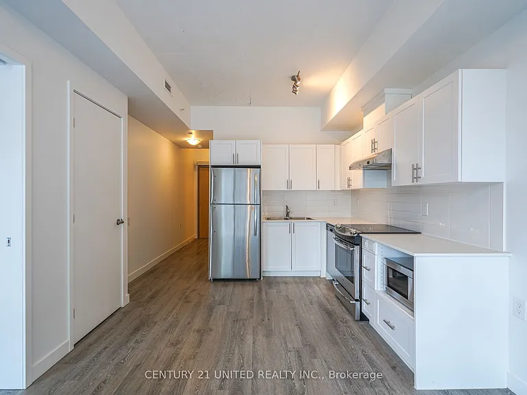 100 Bond St E #204 — Photo 1