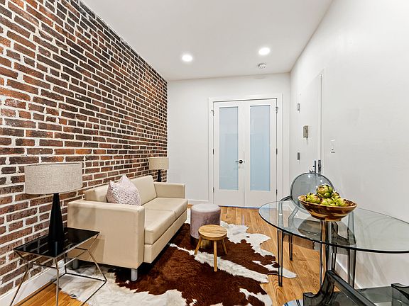 3rd image of 75 Pineapple St APT 5a