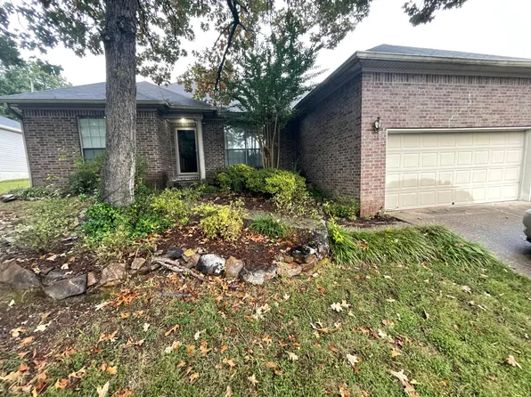 1717 Point West Dr, Little Rock, AR 72211