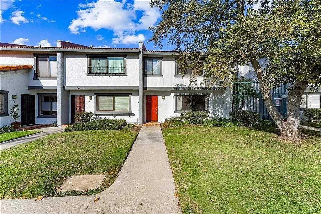 3 bed, 2.5 bath, 1438 sqft, $1,100 — Photo 1