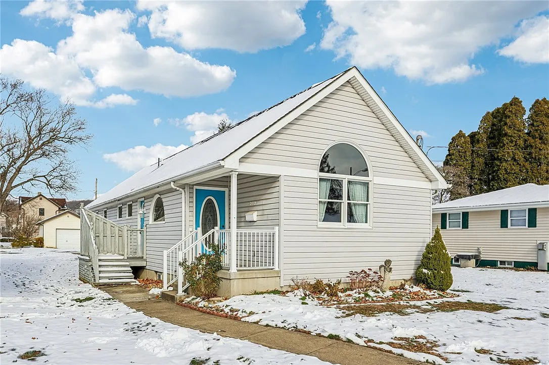 212 Pine St photo 1