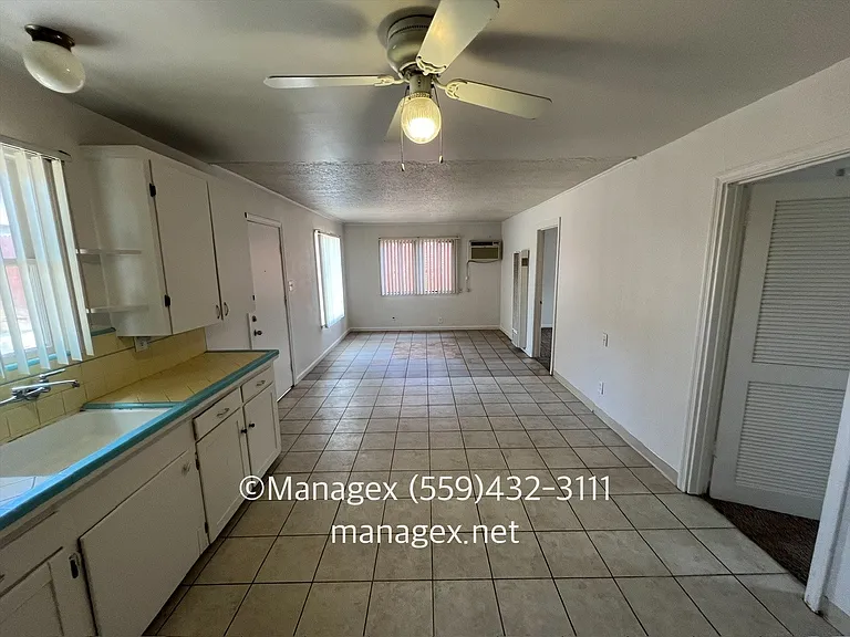1428 E Brown Ave — Photo 6