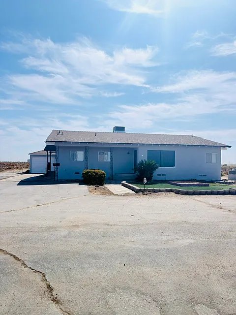 3 bed, 2309 sqft, $2,300 — Photo 2