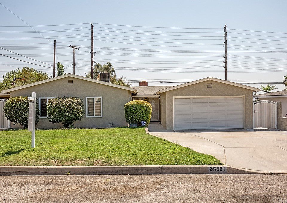 1st image of 25561 E Edgemont Dr