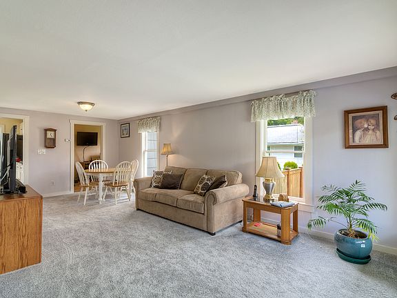 4th image of 520 4th Ave NE