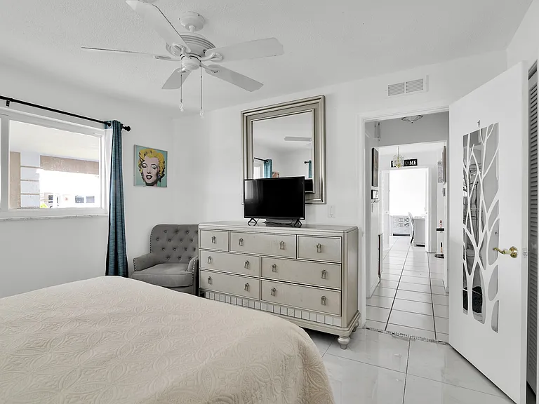 450 French Royale Cir — Photo 29