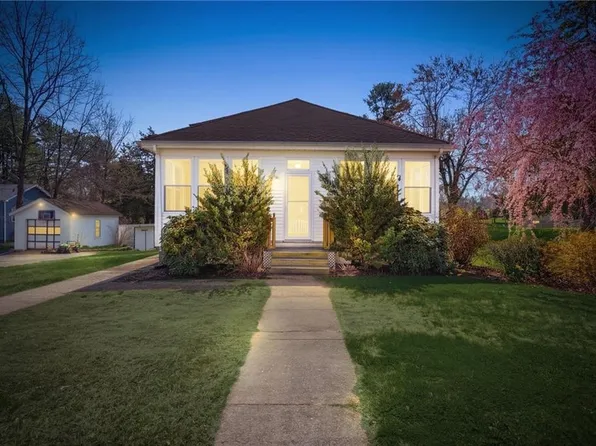 230 School St, Lincoln, RI 02865