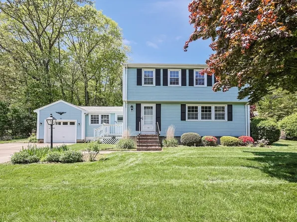 30 Mackintosh St, Franklin, MA 02038