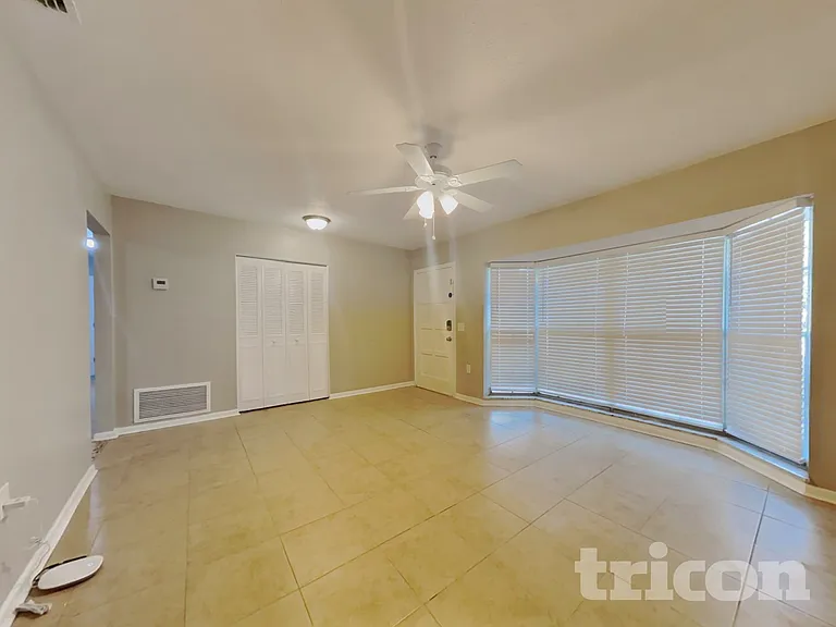 311 E Windhorst Rd — Photo 4