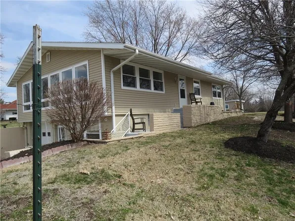 102 N Elm St, Stanberry, MO 64489