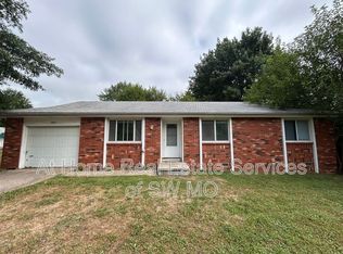 1507 E Birch Ln, Republic, MO 65738