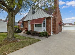 8006 W Ridgewood Dr, Parma, OH 44129