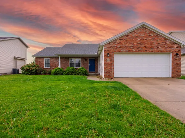 21 Cashel Dr, Bloomington, IL 61704