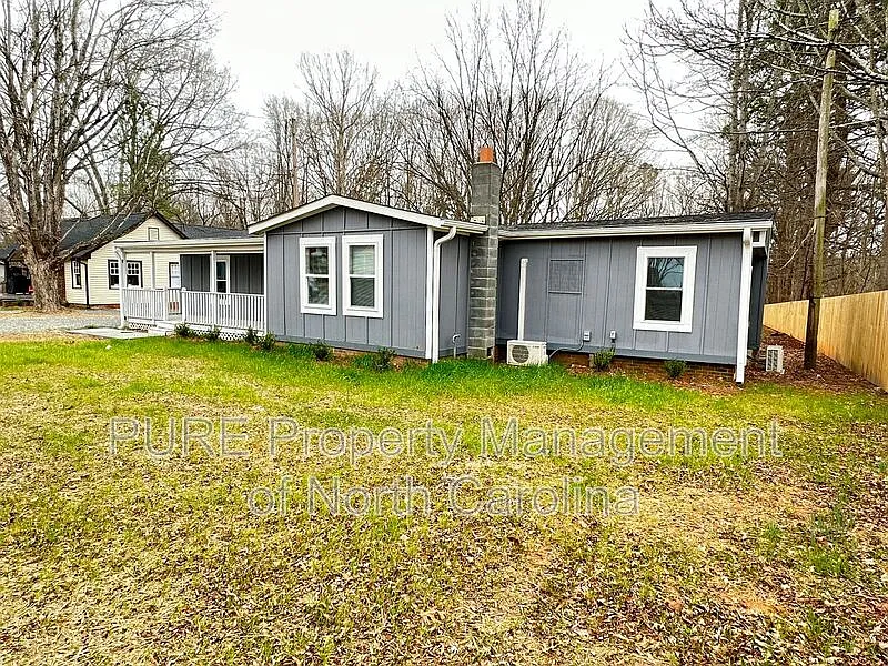 3 bed, 2.0 bath, 1311 sqft, $1,549 — Photo 1