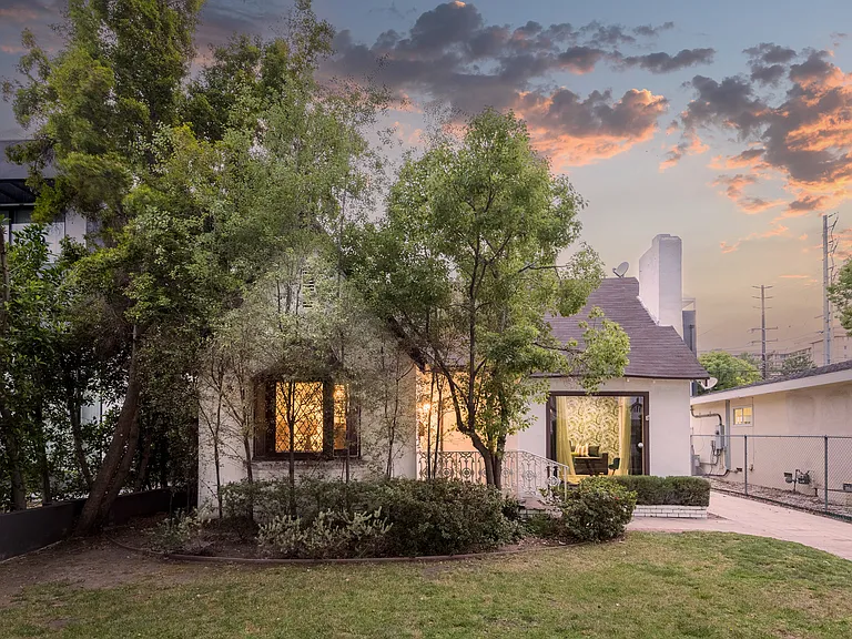 307 S La Peer Dr — Photo 1