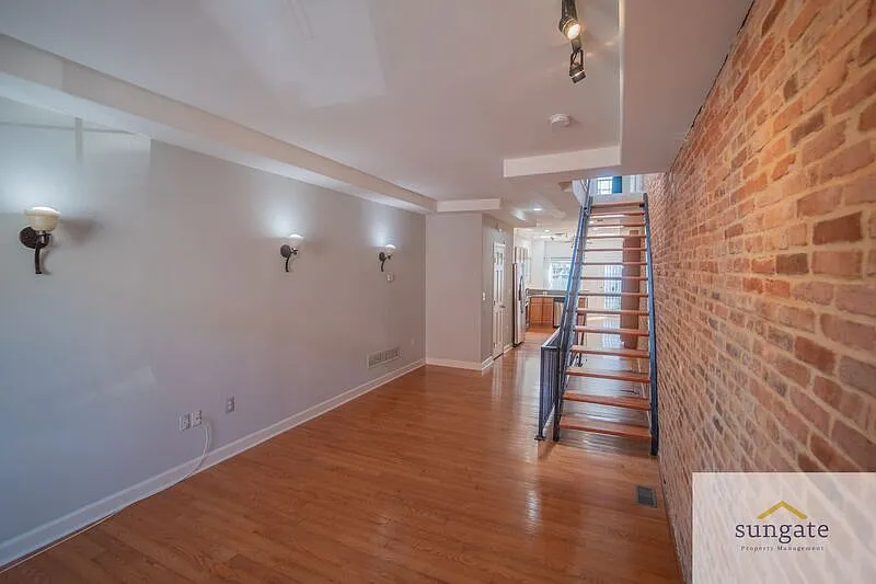 3 bed, 3.5 bath, 1812 sqft, $2,600 — Photo 2