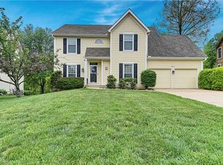 8615 Hallet St, Lenexa, KS 66215