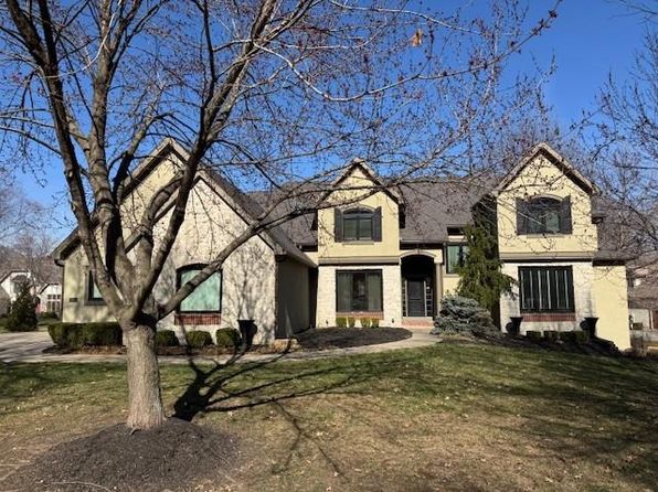 2116 Winding Woods Dr, Liberty, MO 64068