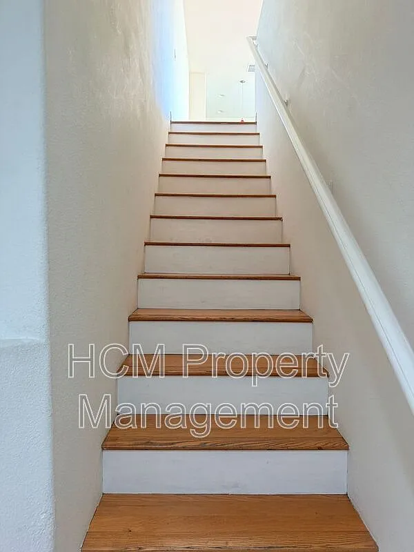 2 bed, 2.0 bath, 1046 sqft, $3,195 — Photo 3