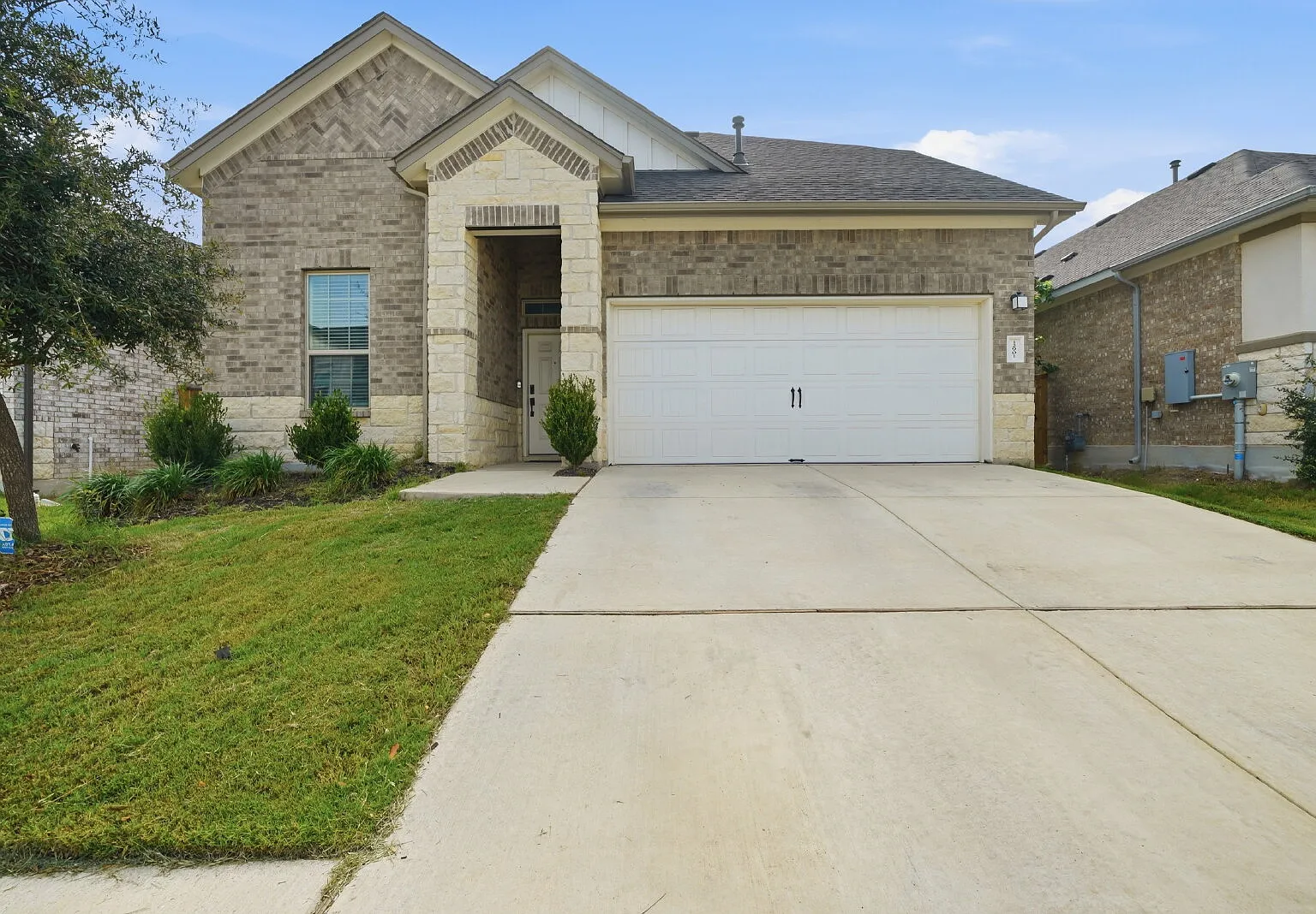 4 bed, 2.5 bath, 2429 sqft, $2,649 — Photo 1