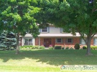 5745 Pebbleshire Rd, Bloomfield Hills, MI 48301