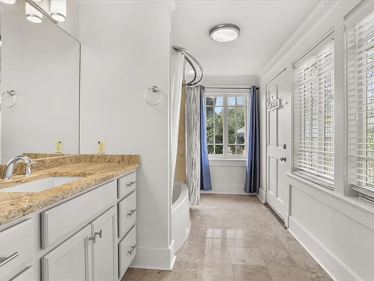 5829 Clara St #5829 — Photo 19
