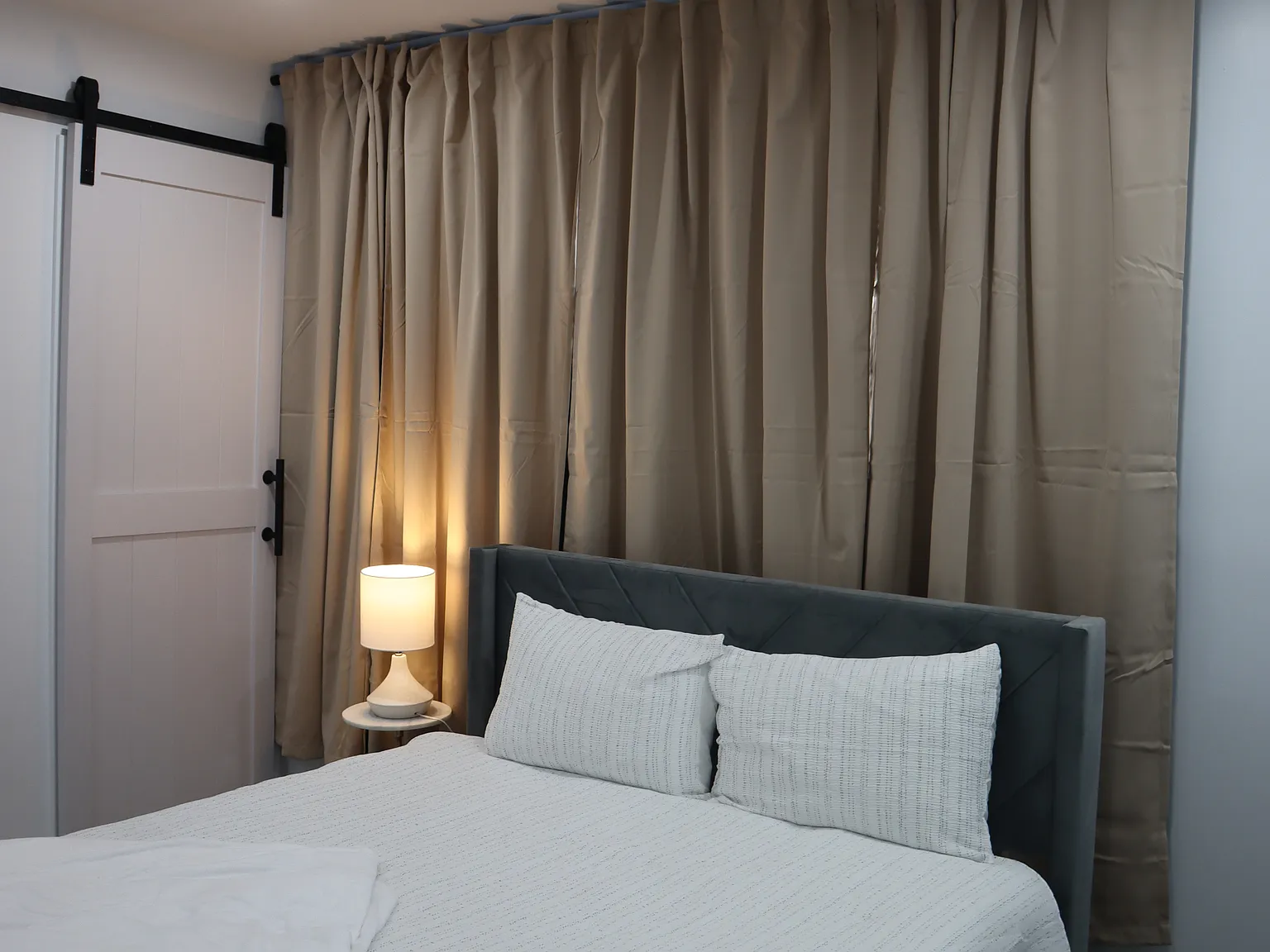 4 bed, 2400 sqft, $2,000 — Photo 2