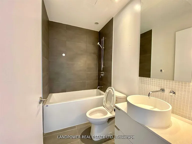 185 Roehampton Ave #804 — Photo 7